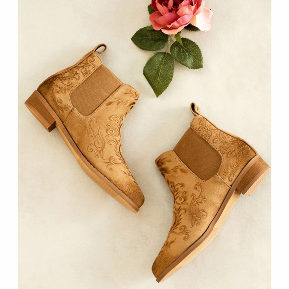 NIB Chelsey Boot in Nutmeg Y4 - Picture 3 of 16